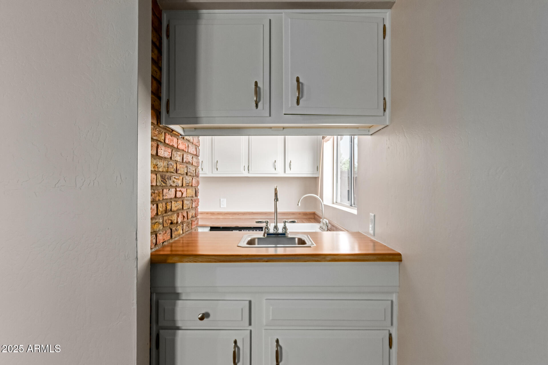137 West Wagoner Road Phoenix, AZ 85023 - Photo 15 of 30 Kitchen