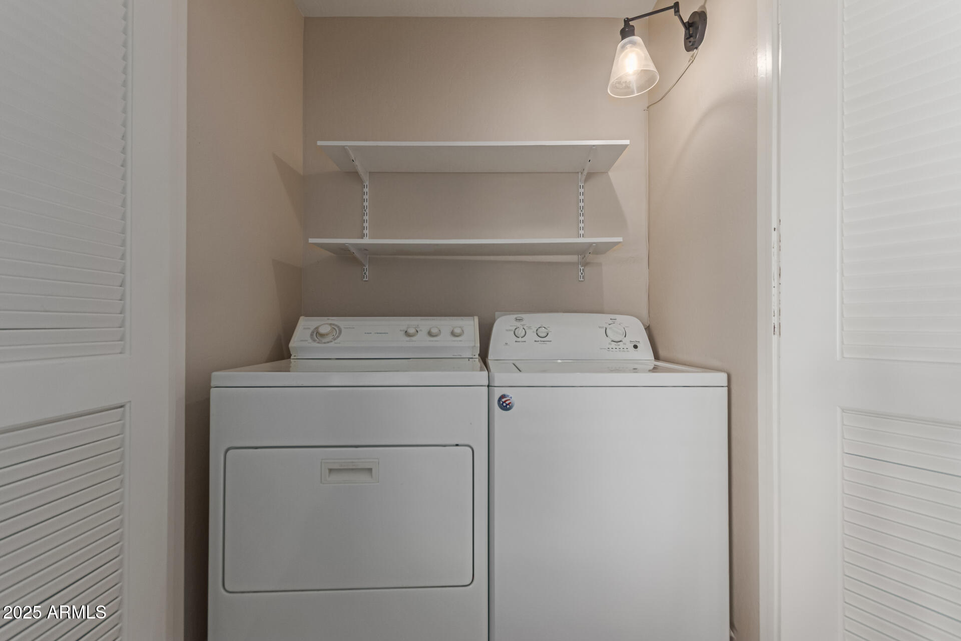 137 West Wagoner Road Phoenix, AZ 85023 - Photo 26 of 30 Laundry