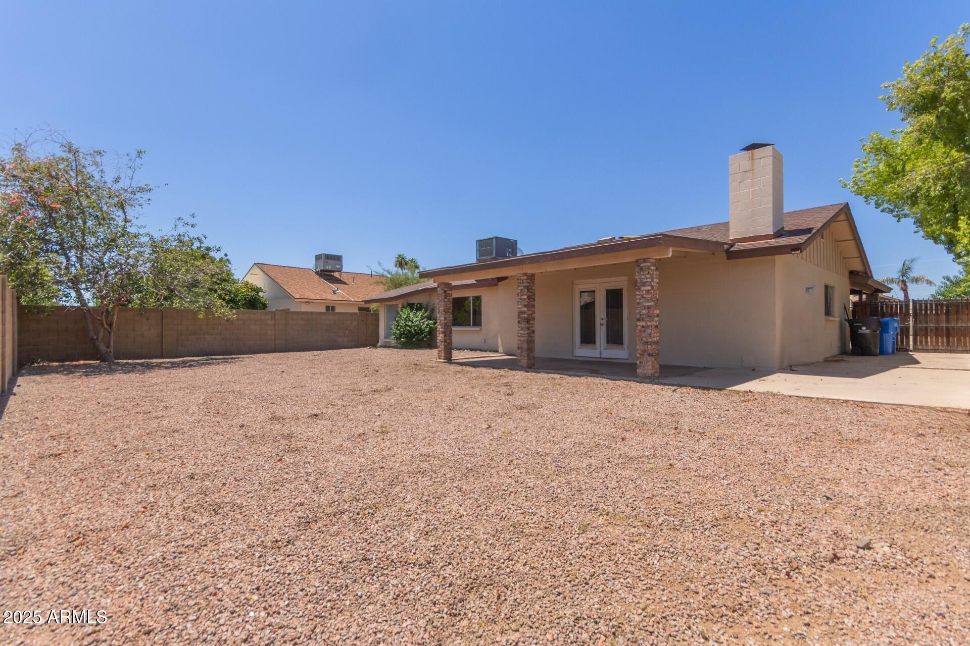 137 West Wagoner Road Phoenix, AZ 85023 - Photo 6 of 30 Backyard