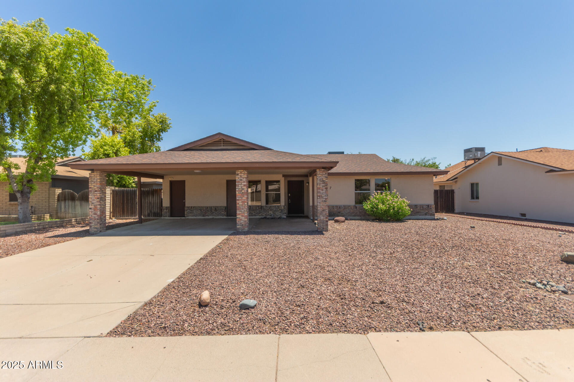 137 West Wagoner Road Phoenix, AZ 85023 - Photo 7 of 30 Front View