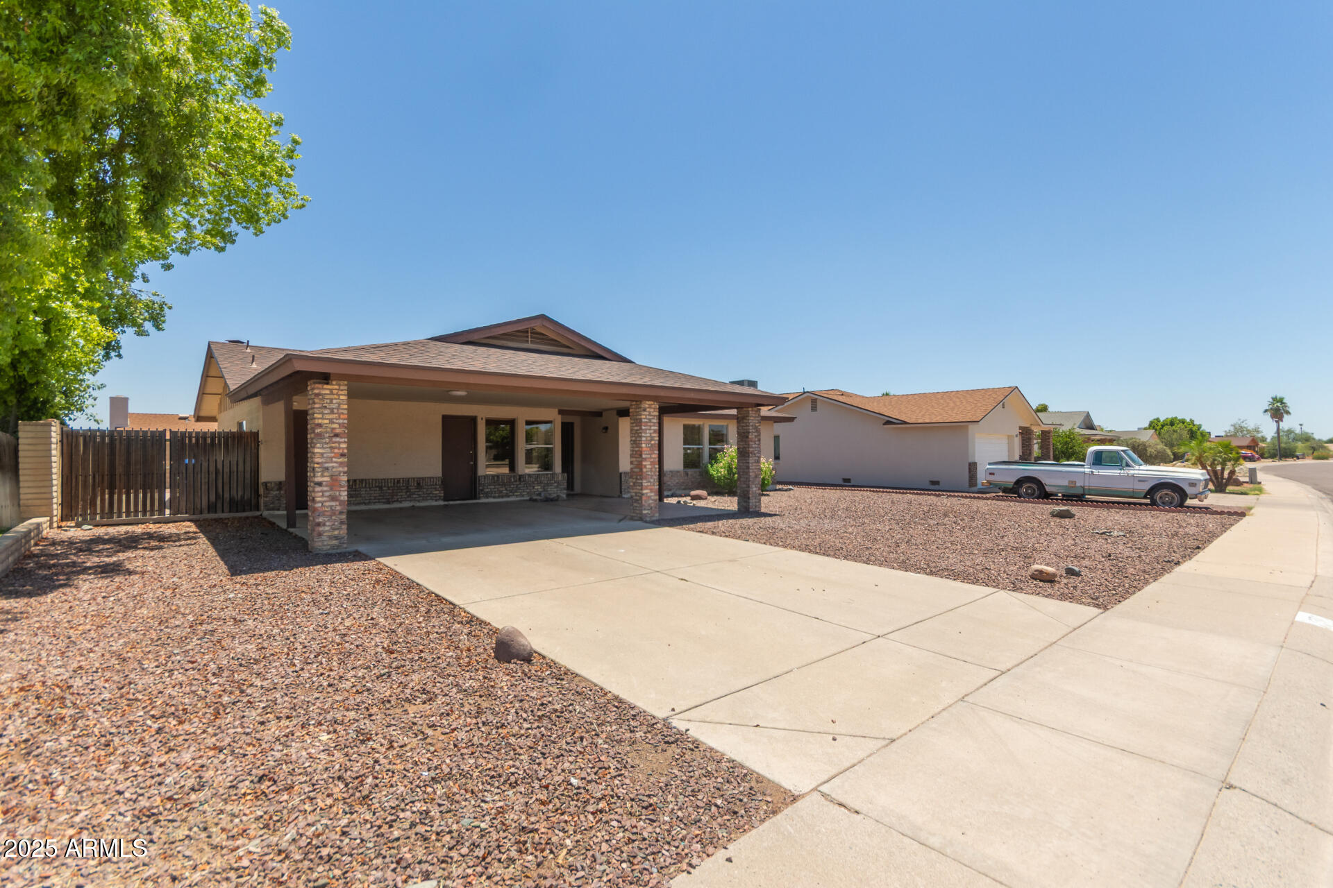 137 West Wagoner Road Phoenix, AZ 85023 - Photo 8 of 30 Front Side