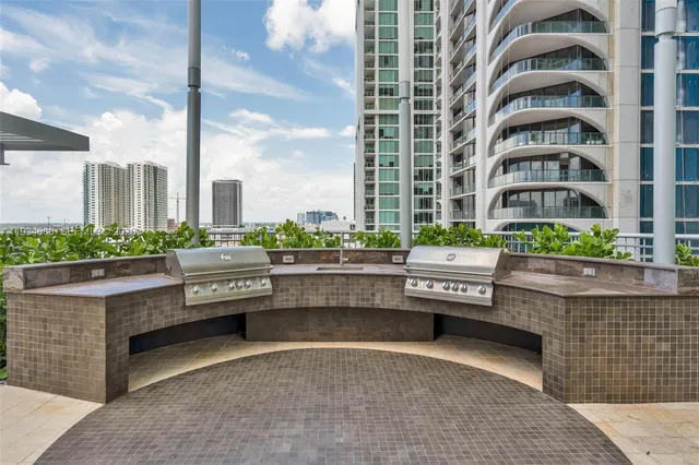 $995,000 | 900 Biscayne Boulevard, Unit 2312, Miami, FL 33132
