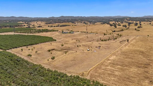 a view of a backyard of the house