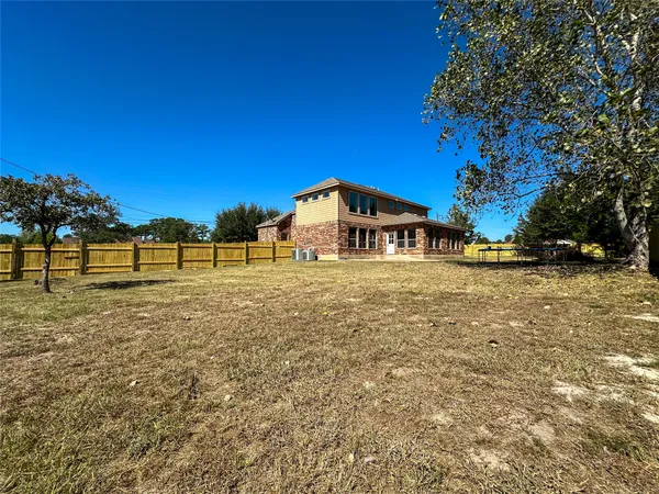 $525,000 | 237 Cardinal Drive, Paige, TX 78659