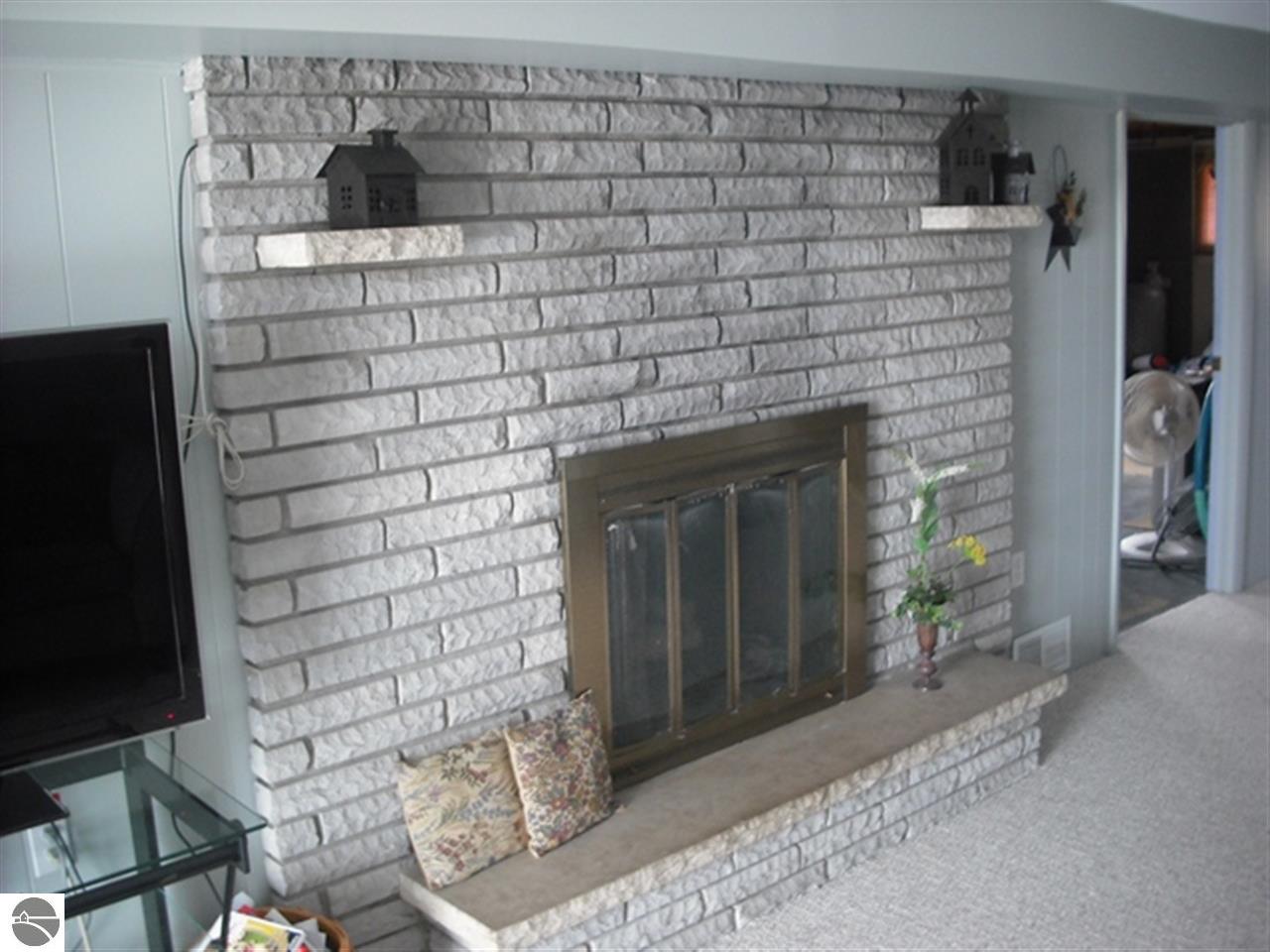 7790 North Luce Road Alma, MI 48801 - Photo 5 of 29 1781672-4.JPG