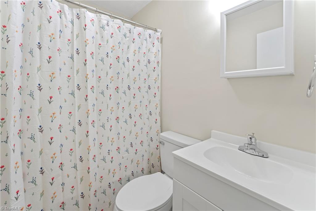 157 Spring Garden Circle High Point, NC 27260 - Photo 19 of 41