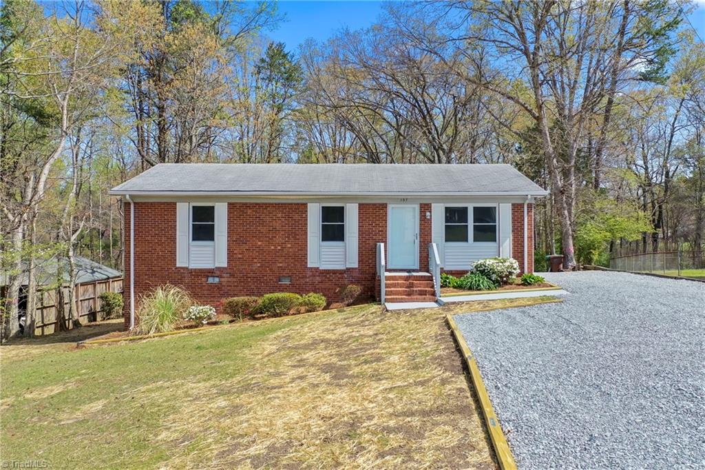 157 Spring Garden Circle High Point, NC 27260 - Photo 2 of 41