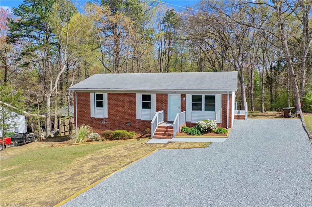 157 Spring Garden Circle High Point, NC 27260 - Photo 4 of 41