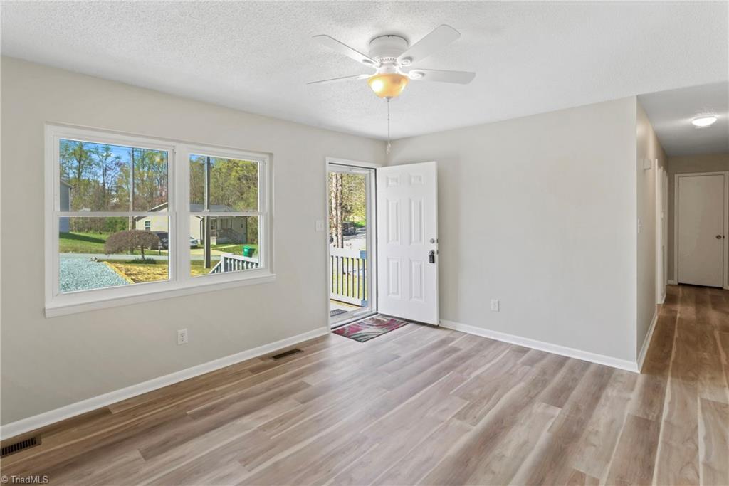 157 Spring Garden Circle High Point, NC 27260 - Photo 10 of 41