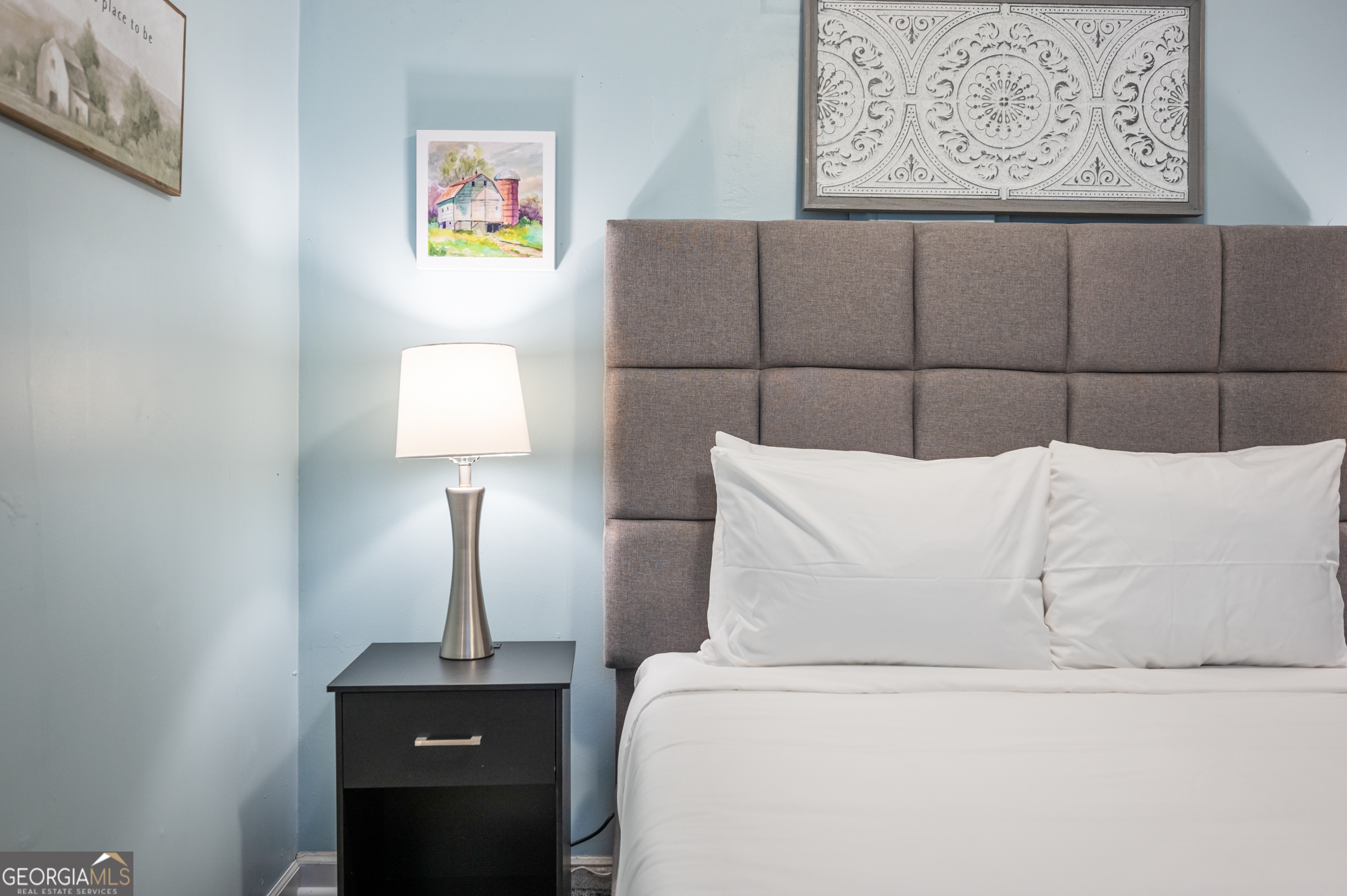 4297 Earney Road Woodstock, GA 30188 - Photo 12 of 35 a close view of a lamp on a table in a kitchen