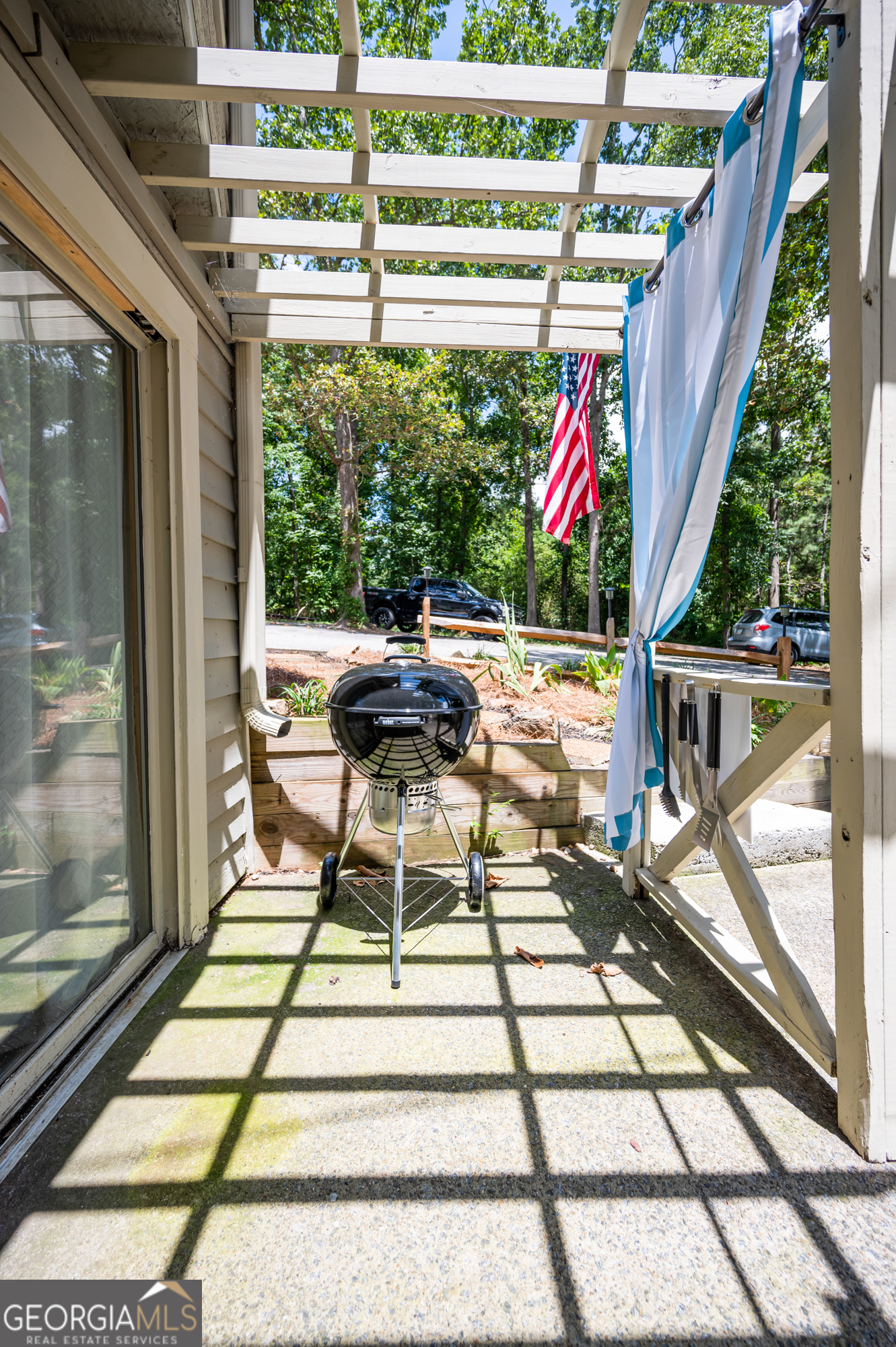 4297 Earney Road Woodstock, GA 30188 - Photo 26 of 35 a building outdoor space with seating space