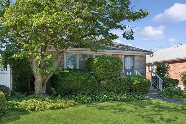 $988,000 | 151-61 24th Avenue | Flushing