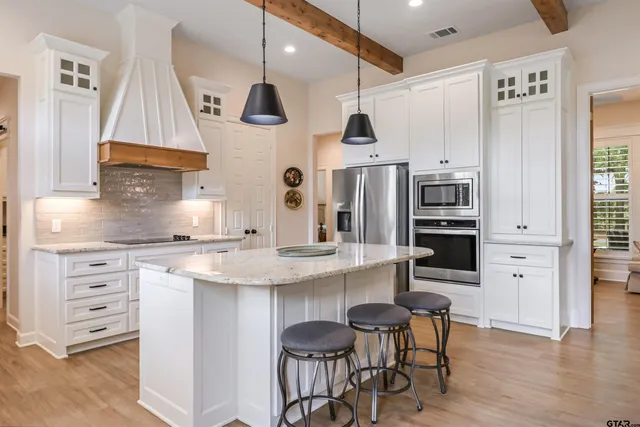 $548,900 | 15733 County Road 1104, Flint, TX 75762