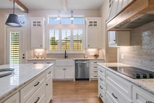 $548,900 | 15733 County Road 1104, Flint, TX 75762