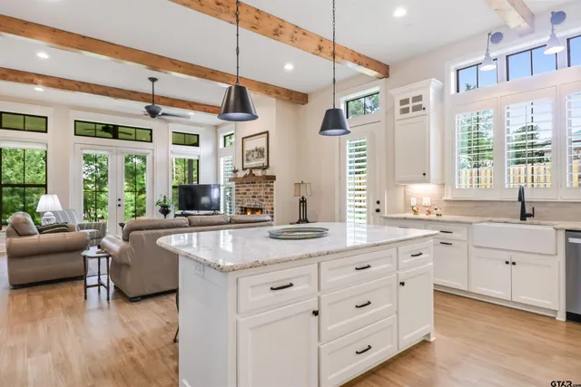 $548,900 | 15733 County Road 1104, Flint, TX 75762