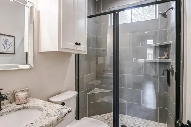 $548,900 | 15733 County Road 1104, Flint, TX 75762