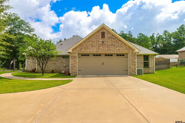 $548,900 | 15733 County Road 1104, Flint, TX 75762
