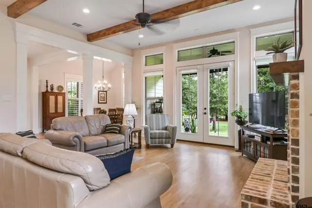 $548,900 | 15733 County Road 1104, Flint, TX 75762