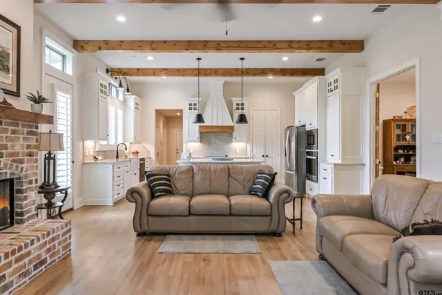 $548,900 | 15733 County Road 1104, Flint, TX 75762