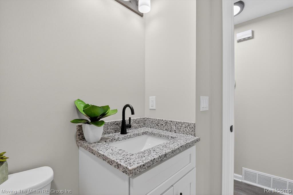38061 Walnut Street Romulus, MI 48174 - Photo 32 of 68