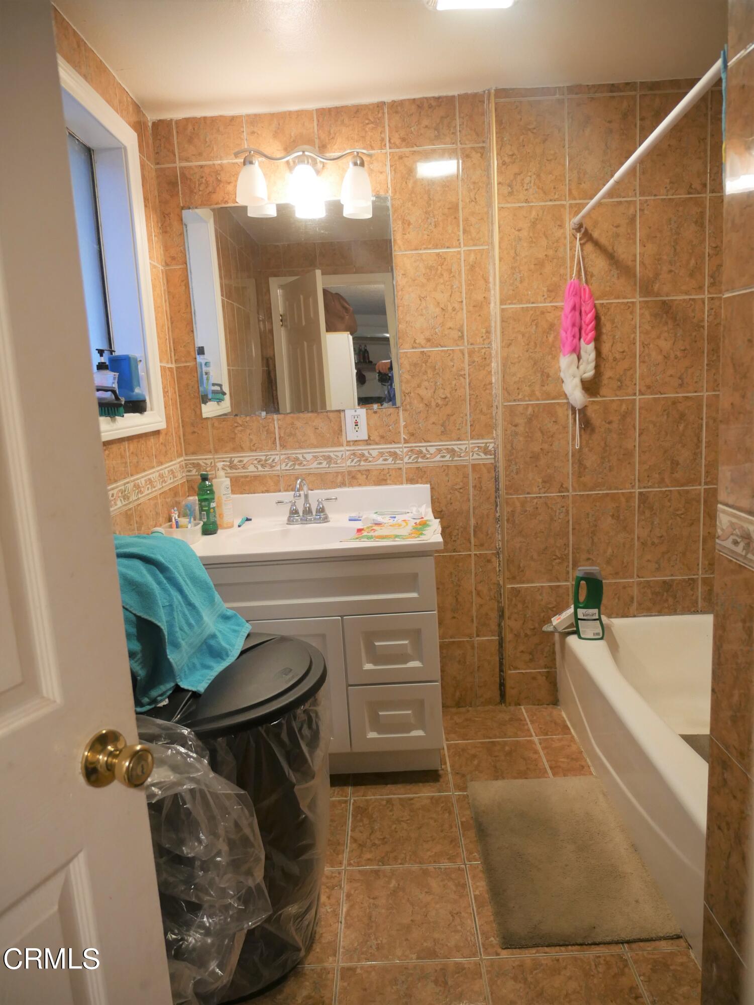 640 Tamarac Street Oxnard, CA 93033 - Photo 23 of 54 a bathroom with a sink and a mirror