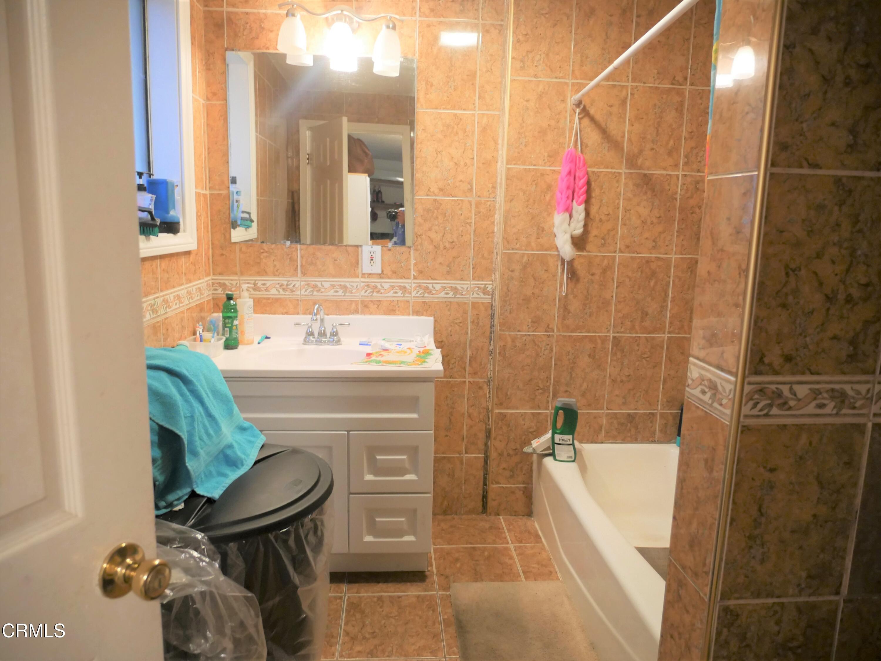 640 Tamarac Street Oxnard, CA 93033 - Photo 24 of 54 a bathroom with a sink toilet and shower