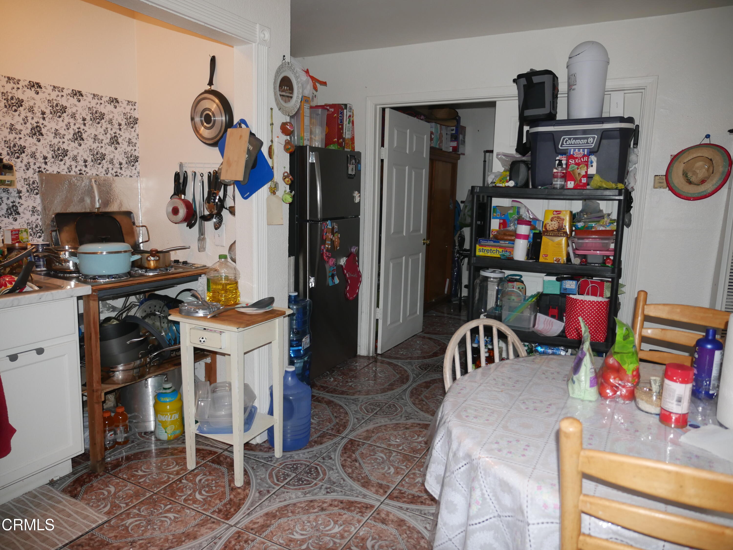 640 Tamarac Street Oxnard, CA 93033 - Photo 28 of 54 a very nice looking room with many windows