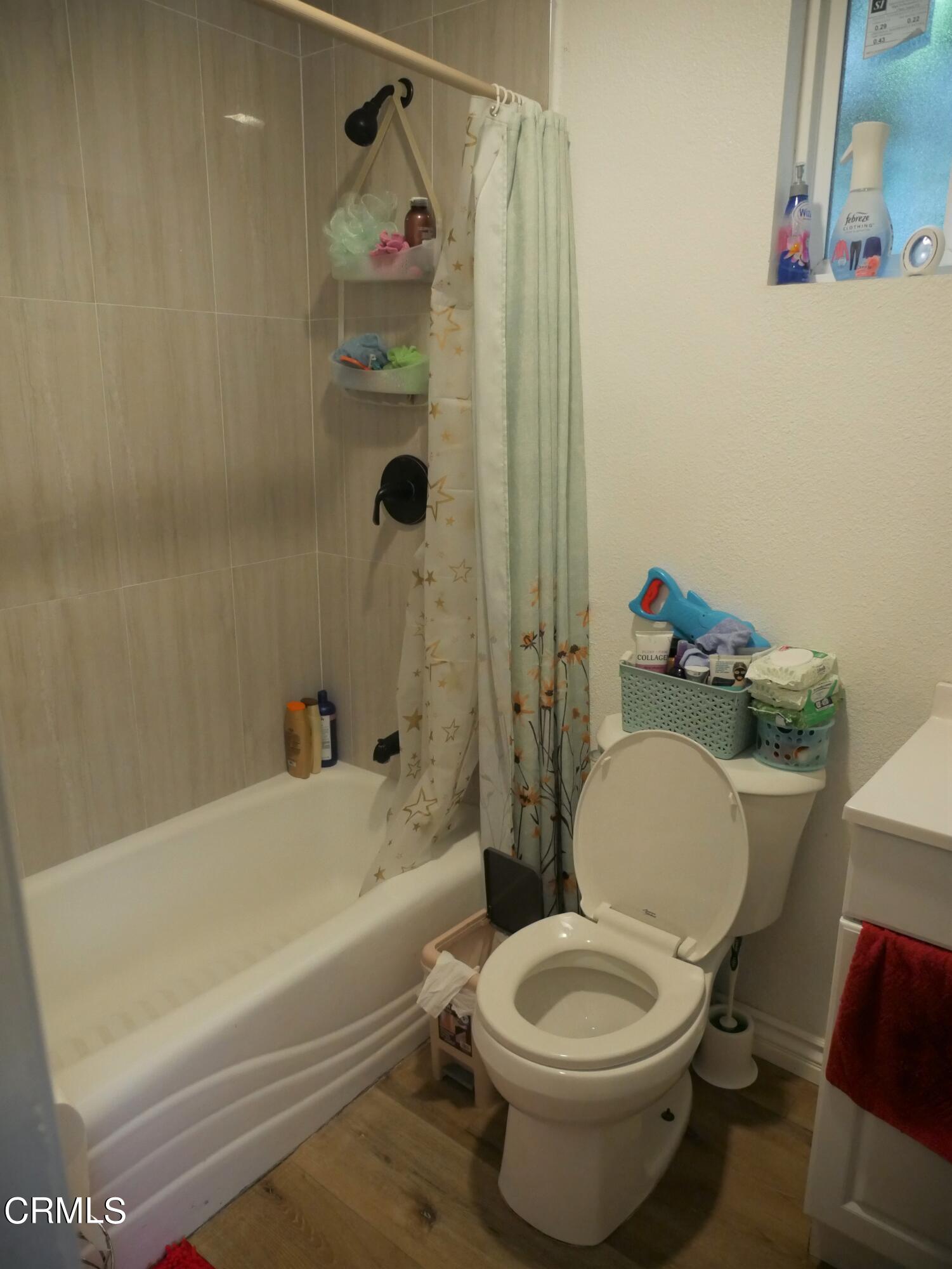 640 Tamarac Street Oxnard, CA 93033 - Photo 33 of 54 a bathroom with a toilet and a shower