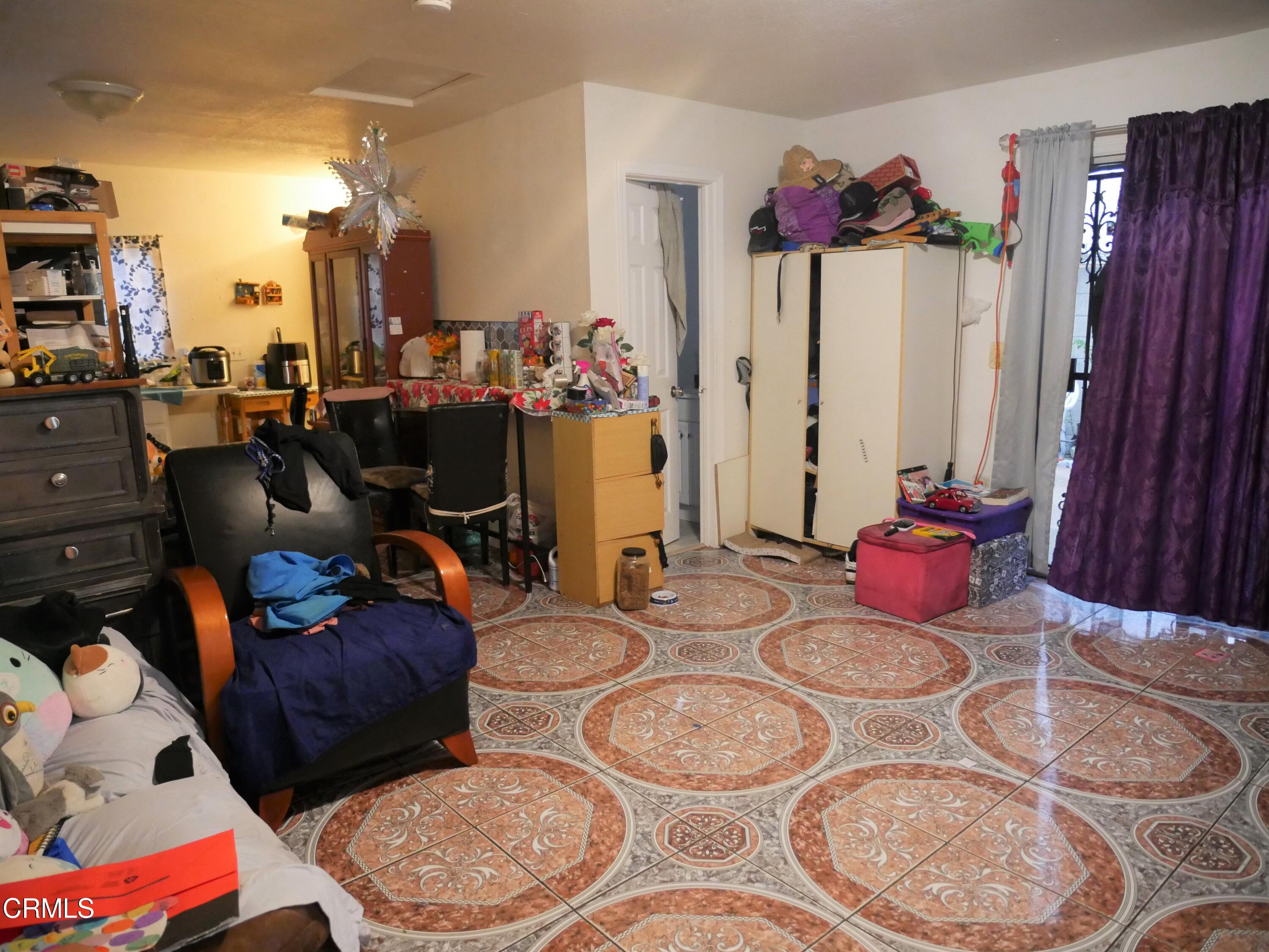 640 Tamarac Street Oxnard, CA 93033 - Photo 39 of 54 a living room with furniture and a table