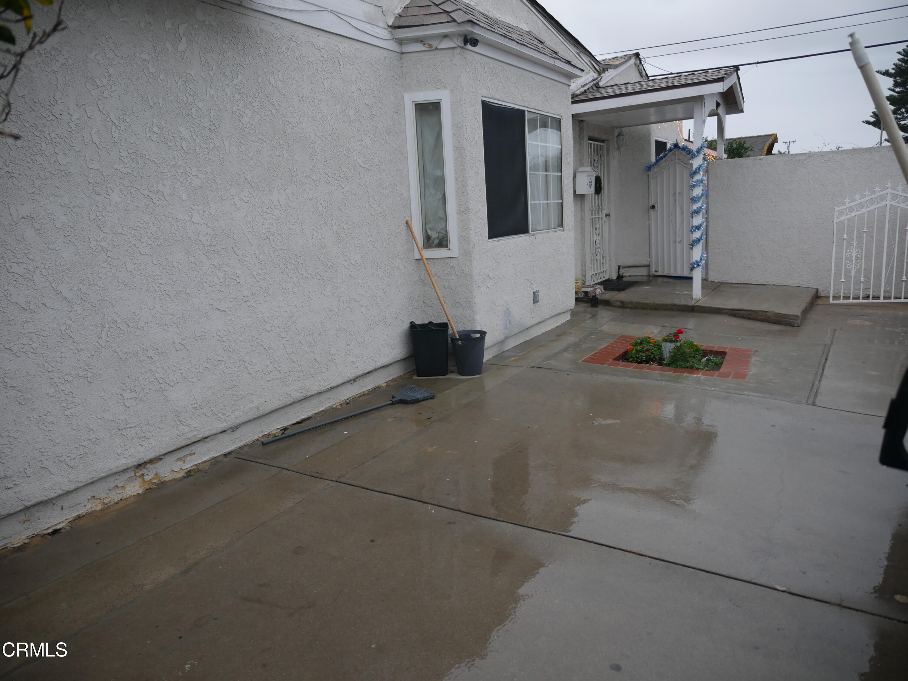 640 Tamarac Street Oxnard, CA 93033 - Photo 53 of 54 a view of a car garage
