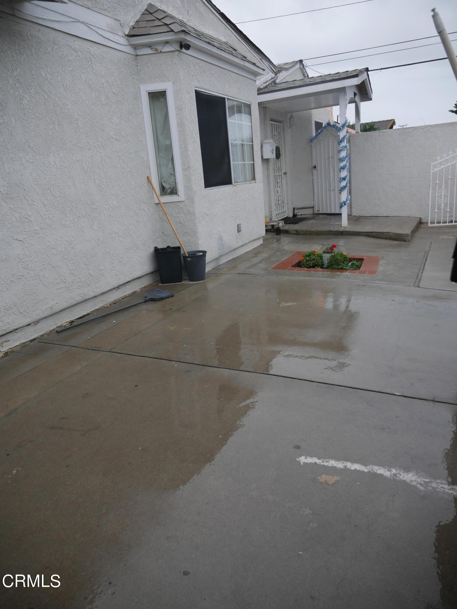640 Tamarac Street Oxnard, CA 93033 - Photo 54 of 54 a view of a garage