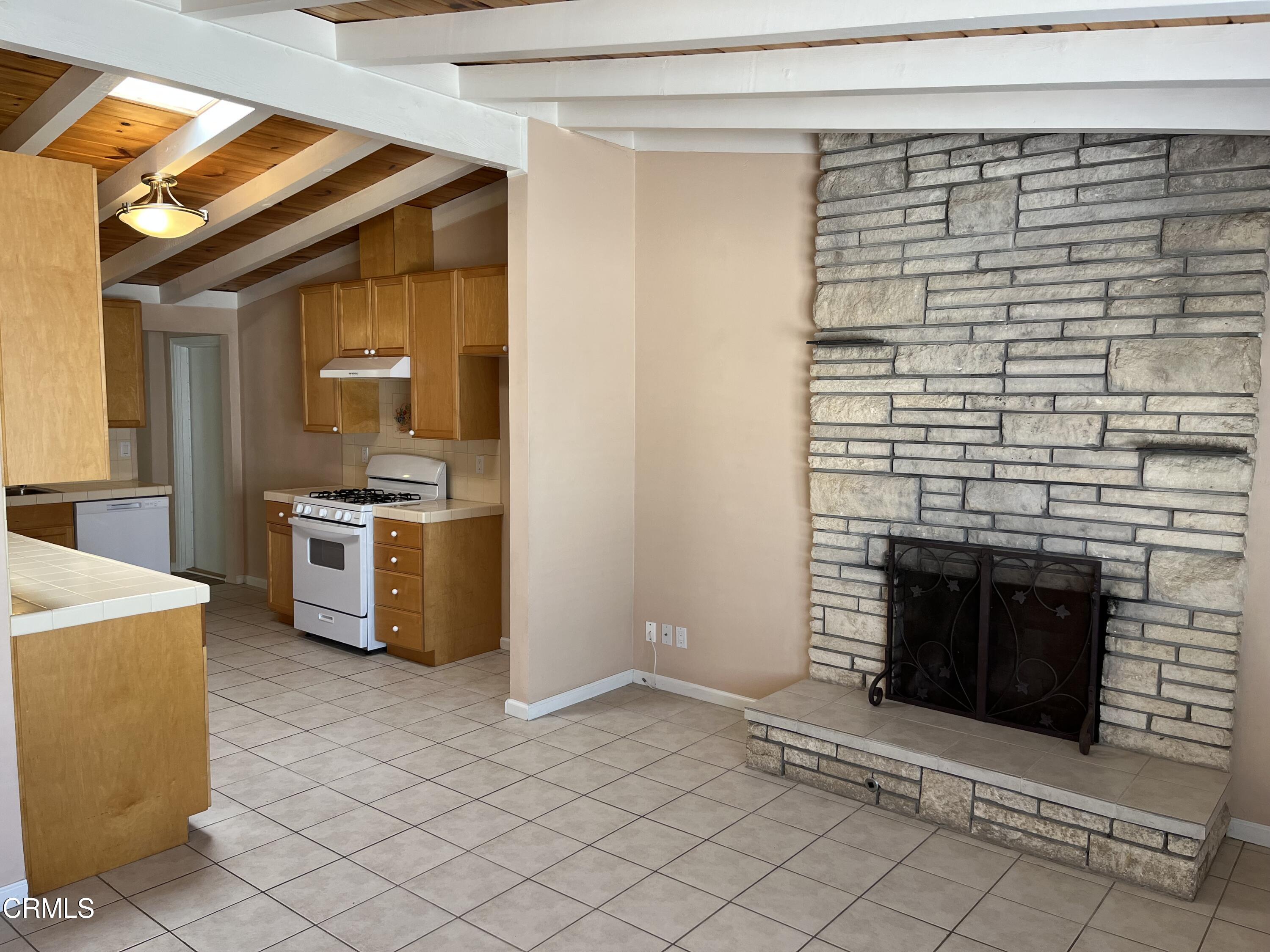 304 Cahuenga Drive Oxnard, CA 93035 - Photo 6 of 9