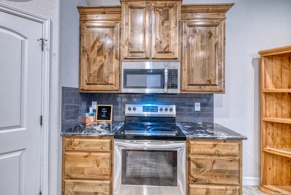 $325,000 | 106 Sutton Place, Uvalde, TX 78801