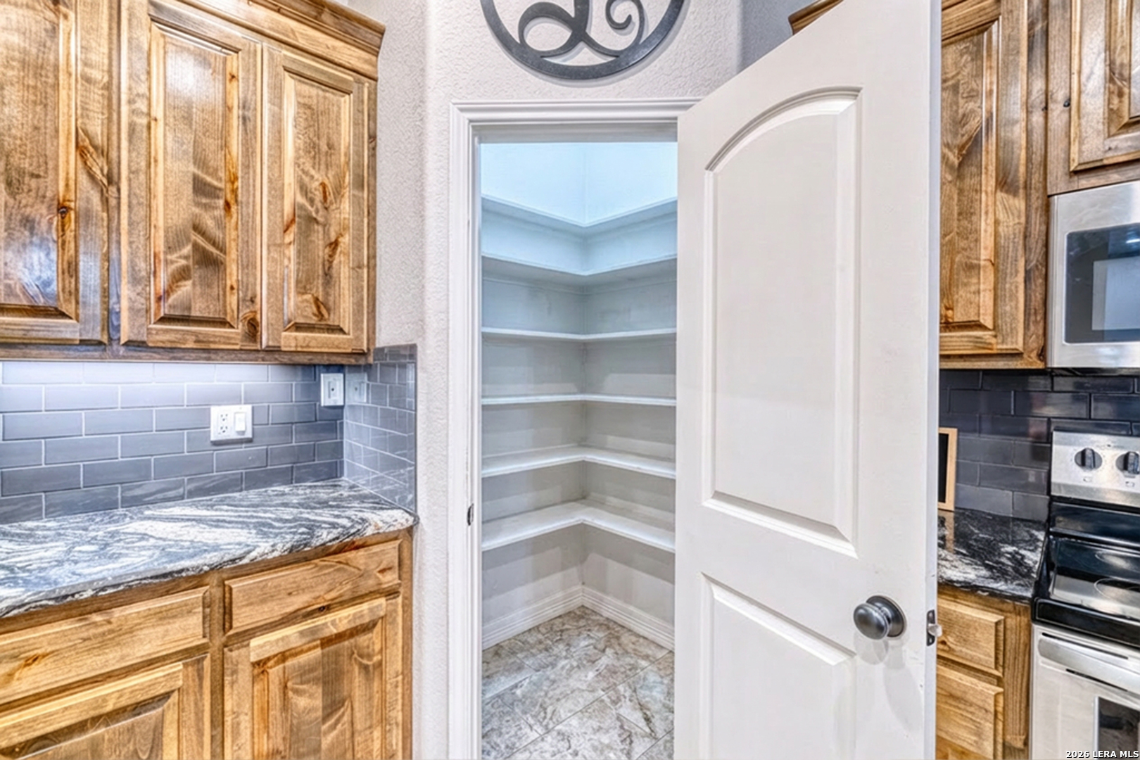 106 Sutton Place Uvalde, TX 78801 - Photo 15 of 38