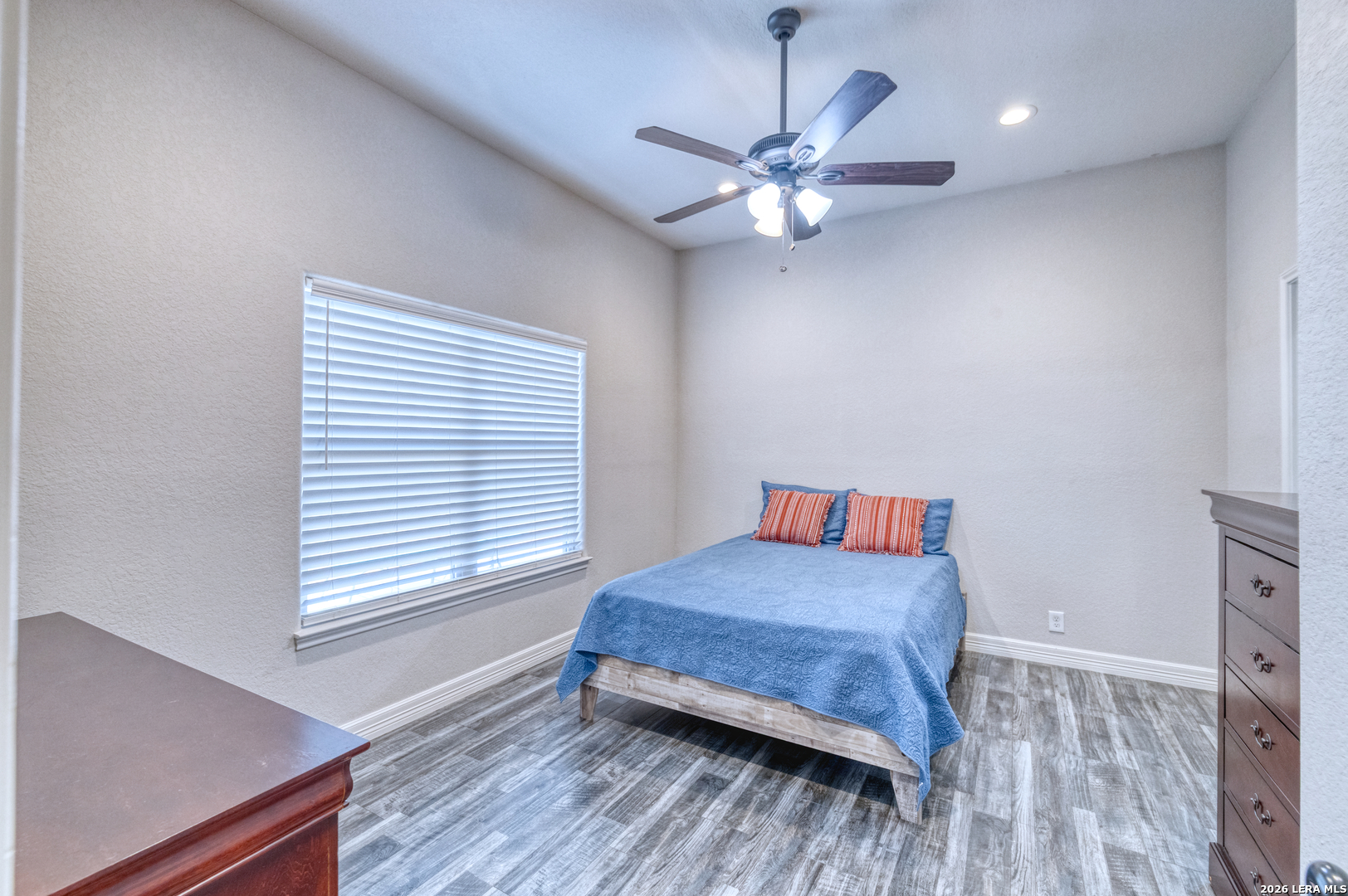 106 Sutton Place Uvalde, TX 78801 - Photo 16 of 38