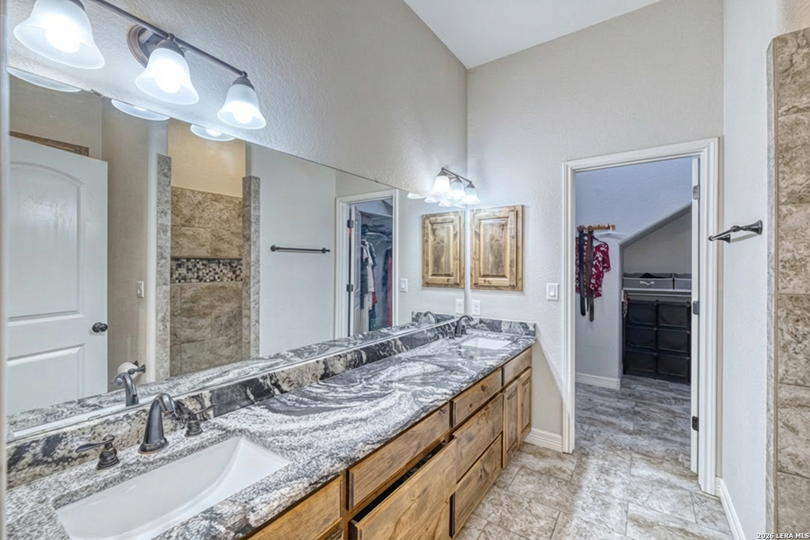 106 Sutton Place Uvalde, TX 78801 - Photo 17 of 38