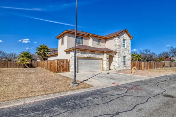 $325,000 | 106 Sutton Place, Uvalde, TX 78801