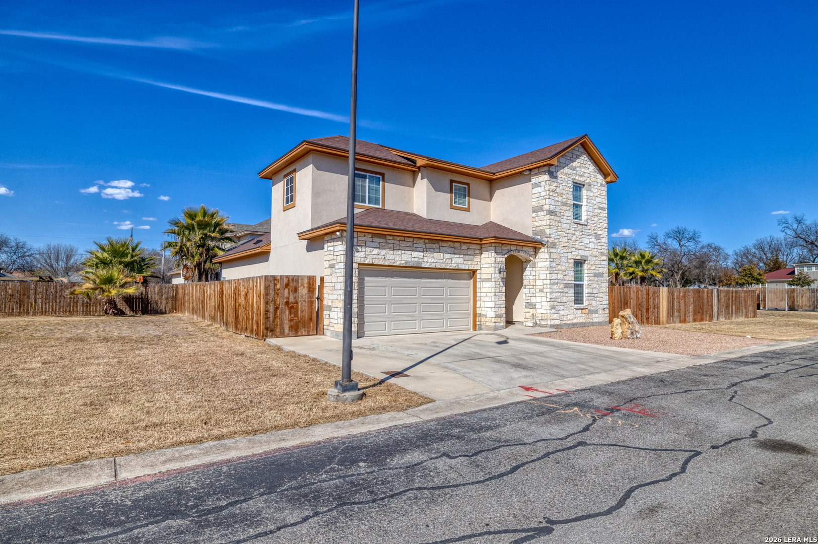 106 Sutton Place Uvalde, TX 78801 - Photo 2 of 38