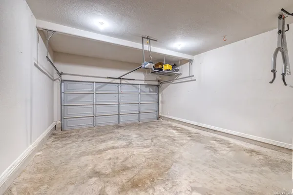 $325,000 | 106 Sutton Place, Uvalde, TX 78801