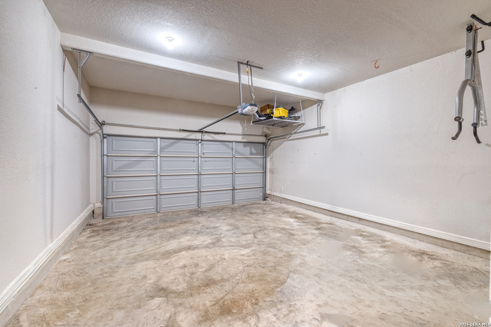 106 Sutton Place Uvalde, TX 78801 - Photo 29 of 38