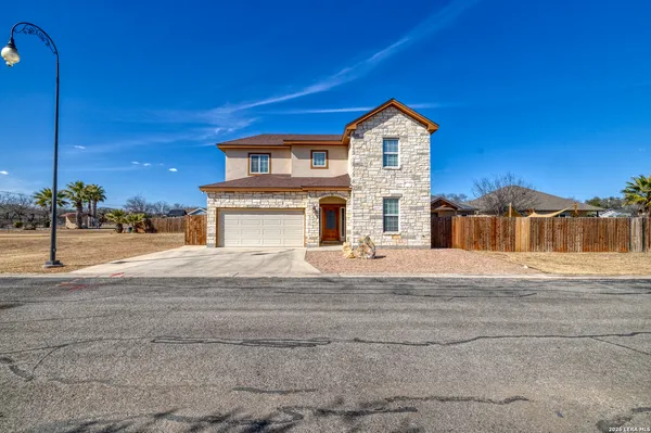 $325,000 | 106 Sutton Place, Uvalde, TX 78801