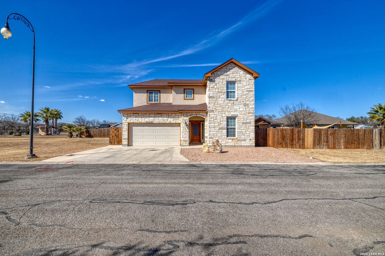 106 Sutton Place Uvalde, TX 78801 - Photo 3 of 38