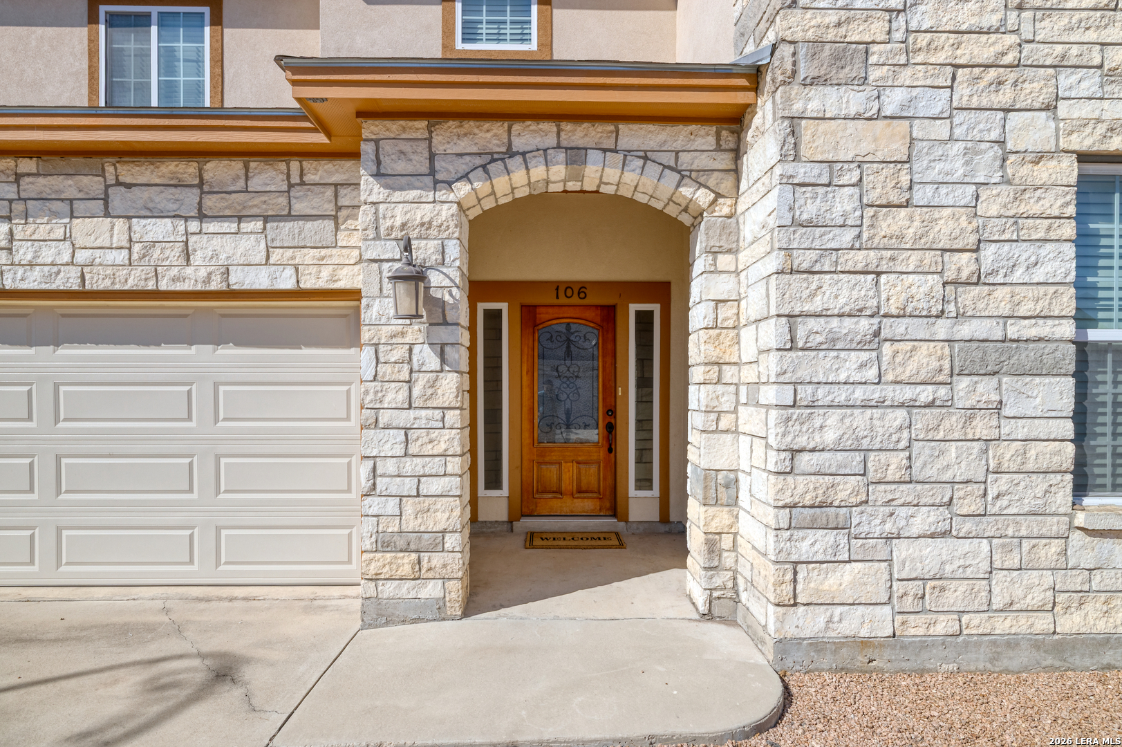 106 Sutton Place Uvalde, TX 78801 - Photo 4 of 38