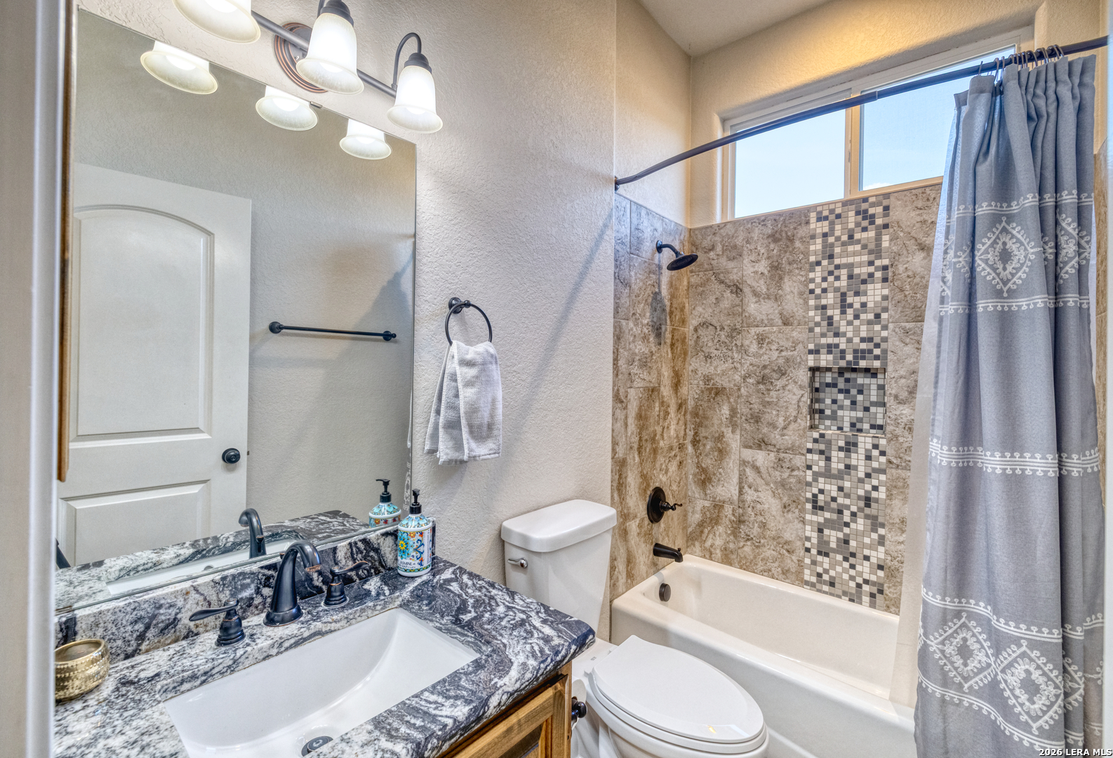 106 Sutton Place Uvalde, TX 78801 - Photo 7 of 38