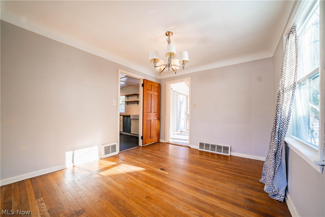 841 Englewood Road Cleveland Heights, OH 44121 - Photo 8 of 34