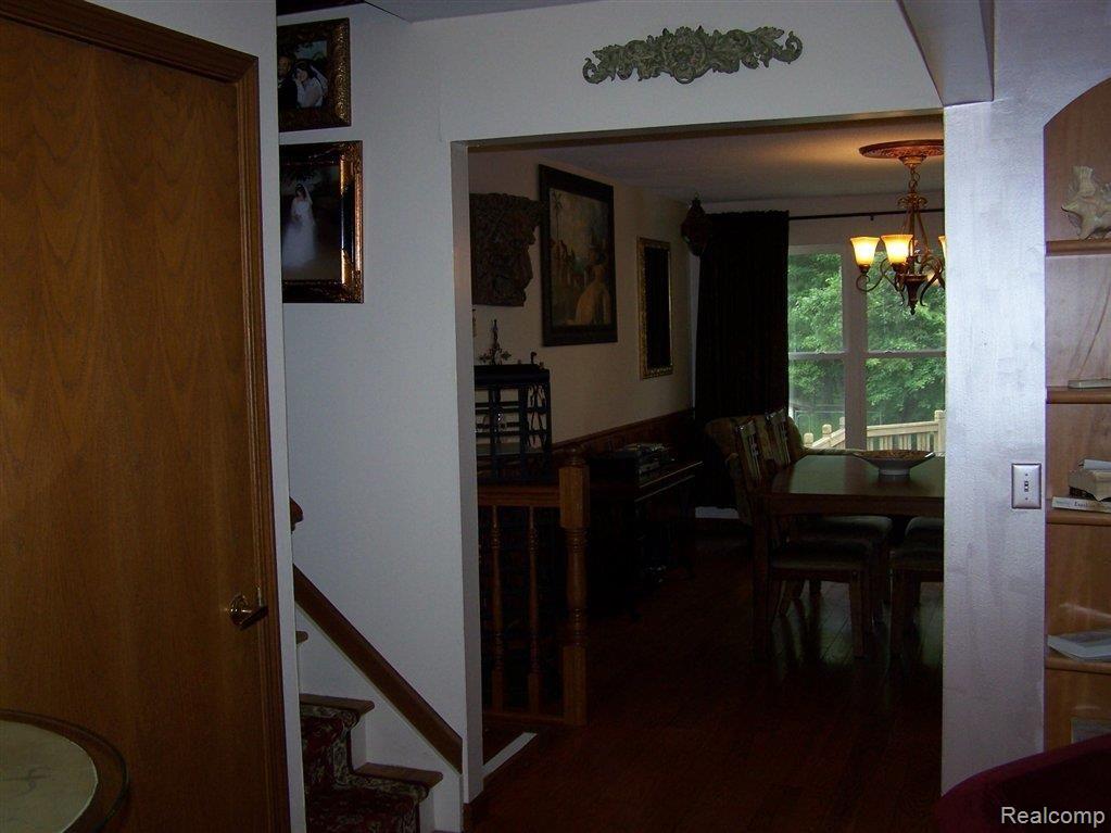 5397 Brady Road Howell, MI 48843 - Photo 5 of 28 LOOKING THRU L.R. TO DINING RM