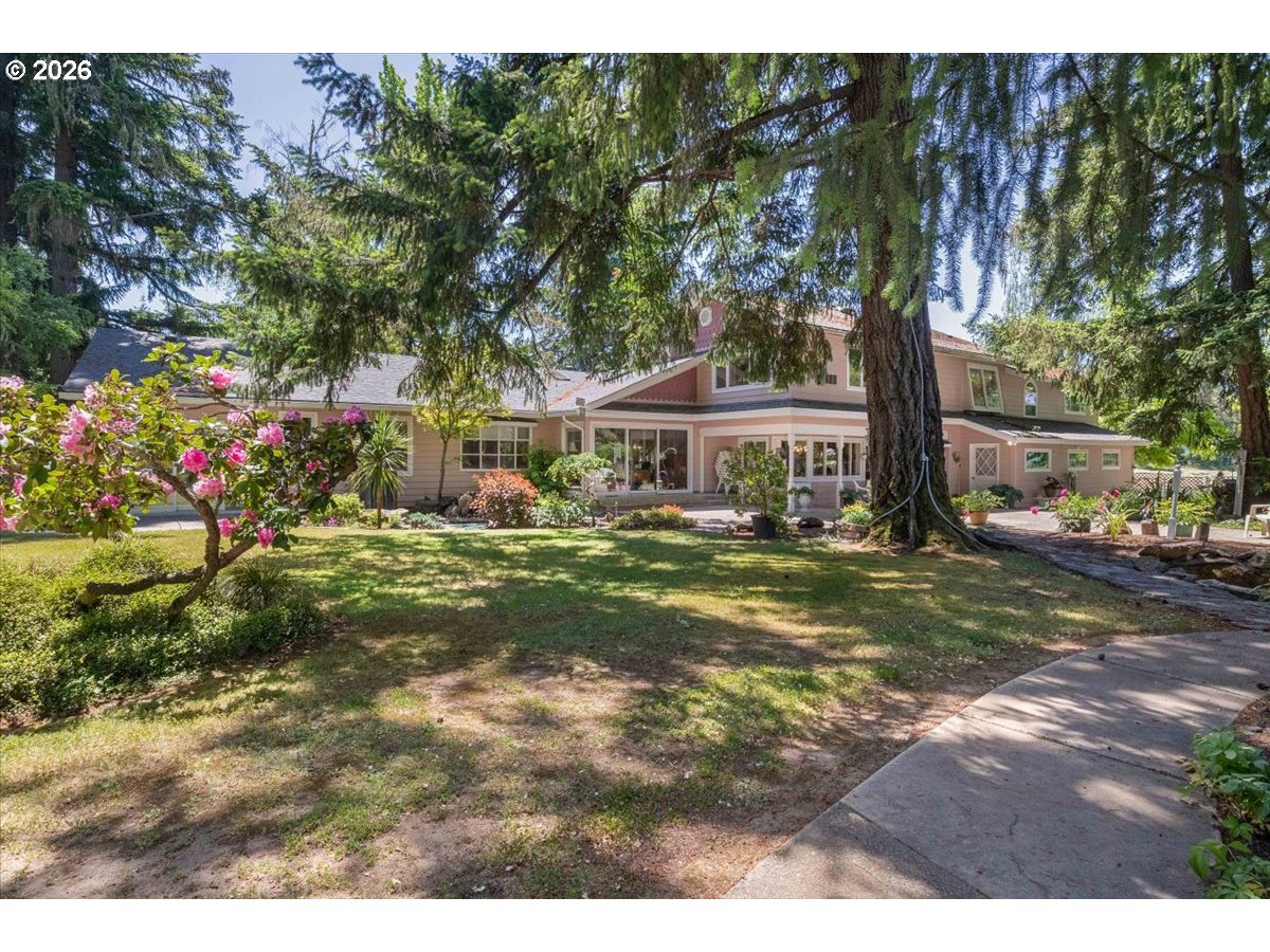 1300 Fair Oaks Road Oakland, OR 97462 - Photo 42 of 48 a view of house with garden