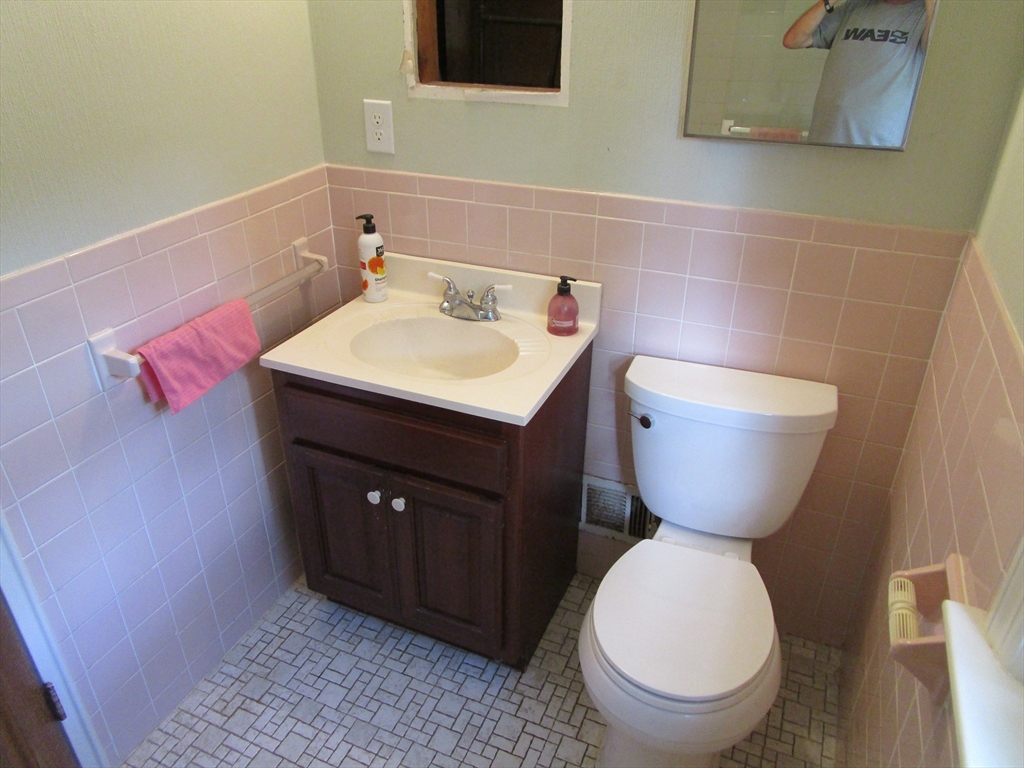 16 Munroe Avenue Reading, MA 01867 - Photo 26 of 42