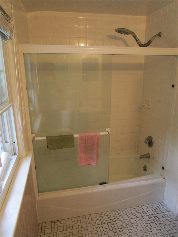 16 Munroe Avenue Reading, MA 01867 - Photo 27 of 42