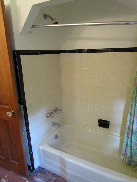 16 Munroe Avenue Reading, MA 01867 - Photo 30 of 42